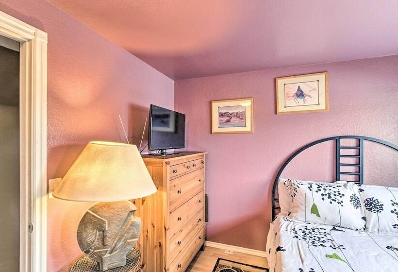 Dog Friendly Home: Fenced Yard, Great Amenities!