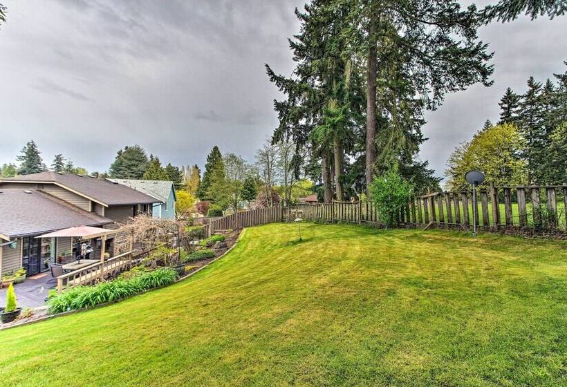 Dog Friendly Home: Fenced Yard, Great Amenities!