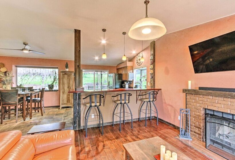 Dog Friendly Home: Fenced Yard, Great Amenities!