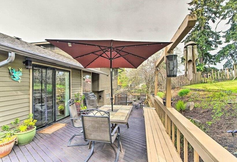 Dog Friendly Home: Fenced Yard, Great Amenities!