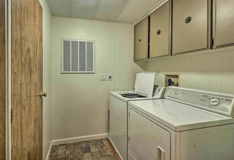 Dog Friendly Munds Park Cabin W/ Deck!