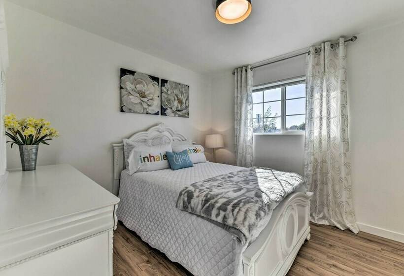 Downtown Gilbert Home W/ Fenced Yard & Fire Pit!