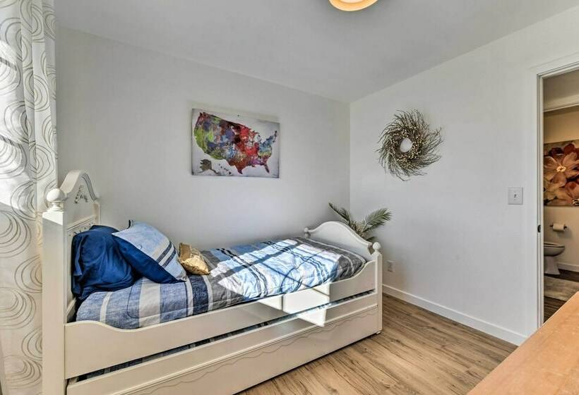 Downtown Gilbert Home W/ Fenced Yard & Fire Pit!