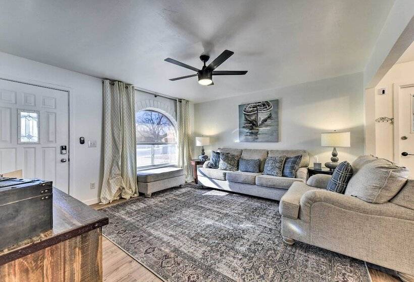 Downtown Gilbert Home W/ Fenced Yard & Fire Pit!