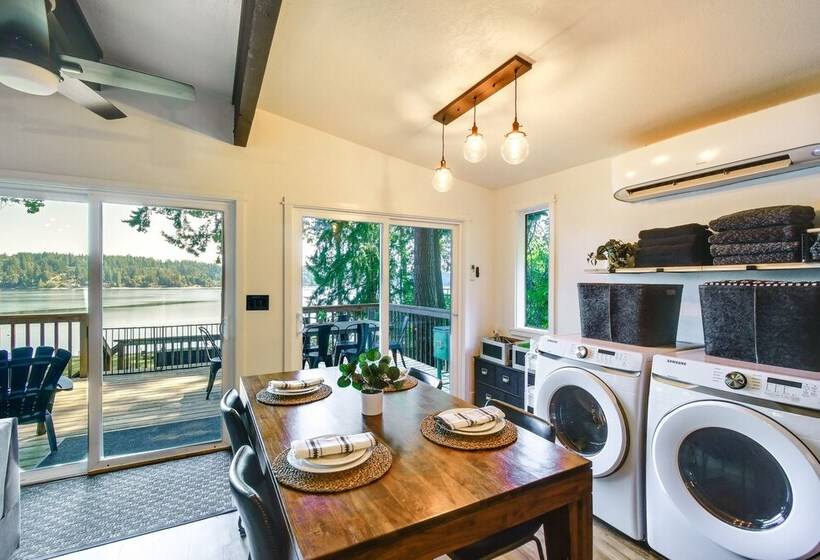 Dreamy Wooded Cabin With Private Beach & Kayaks!