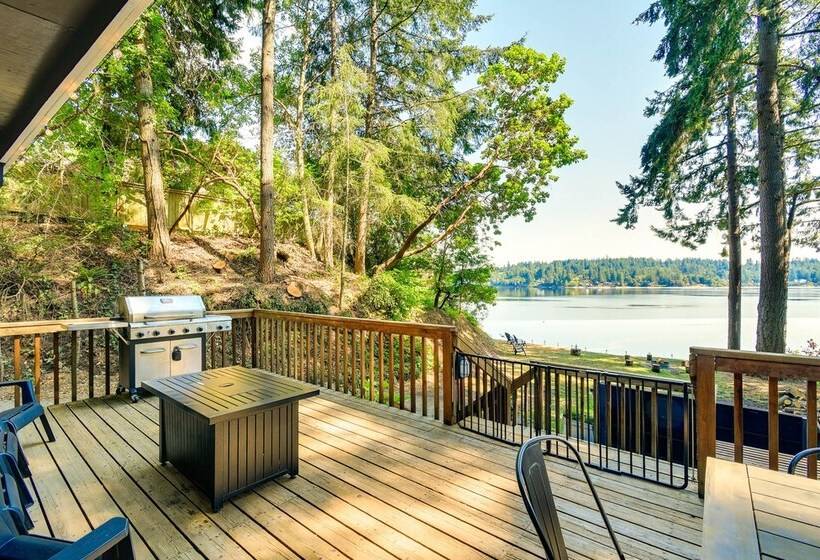 Dreamy Wooded Cabin With Private Beach & Kayaks!