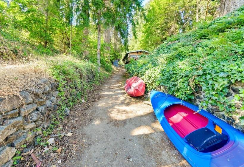 Dreamy Wooded Cabin With Private Beach & Kayaks!