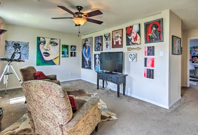 Eclectic Katy Home W/ Yard & Community Pool!