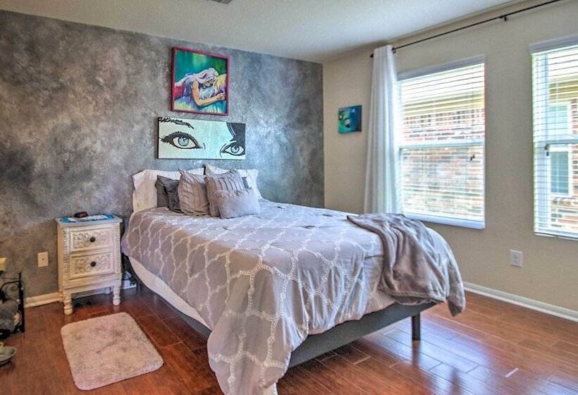 Eclectic Katy Home W/ Yard & Community Pool!