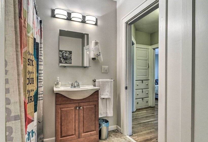 Elegant Detroit Home W/ Yard ~ 5 Mi To Dtwn!