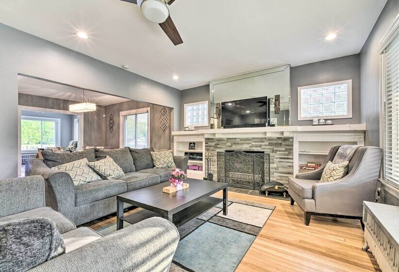 Elegant Detroit Home W/ Yard ~ 5 Mi To Dtwn!