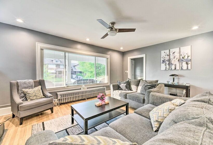 Elegant Detroit Home W/ Yard ~ 5 Mi To Dtwn!