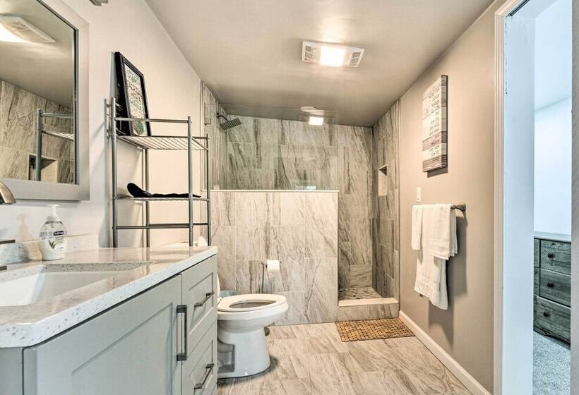 Elegant Detroit Home W/ Yard ~ 5 Mi To Dtwn!