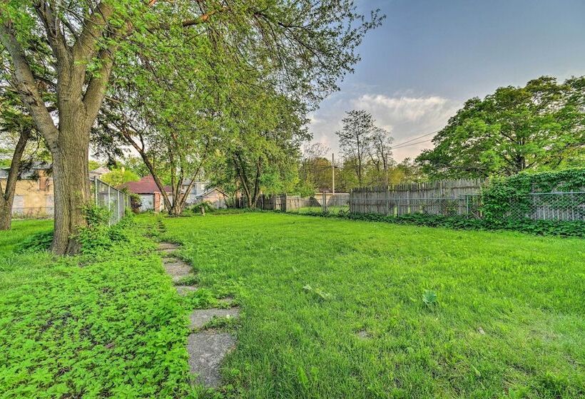 Elegant Detroit Home W/ Yard ~ 5 Mi To Dtwn!