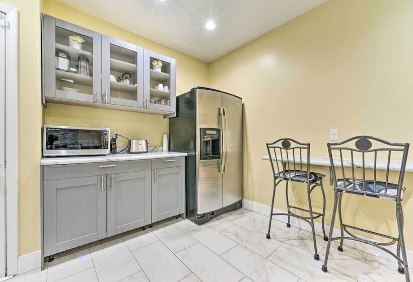 Elegant Detroit Home W/ Yard ~ 5 Mi To Dtwn!