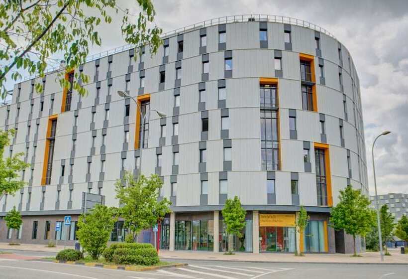 Estudios Y Habitaciones Modernas En Pamplona, Sk