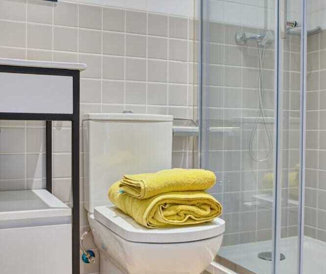 Estudios Y Habitaciones Modernas En Pamplona, Sk