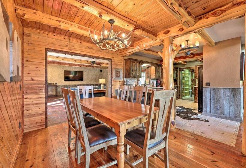 Eureka Springs Area Cabin W/ Deck + 7 Acres!