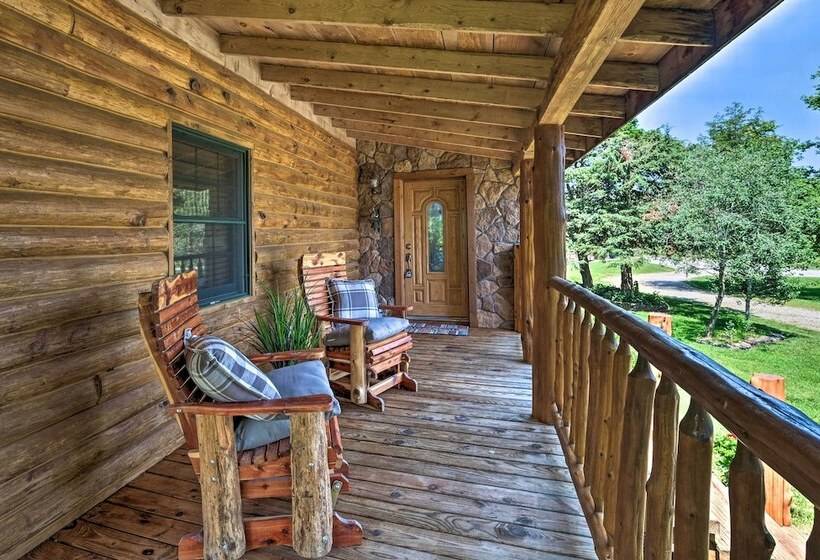 Eureka Springs Area Cabin W/ Deck + 7 Acres!