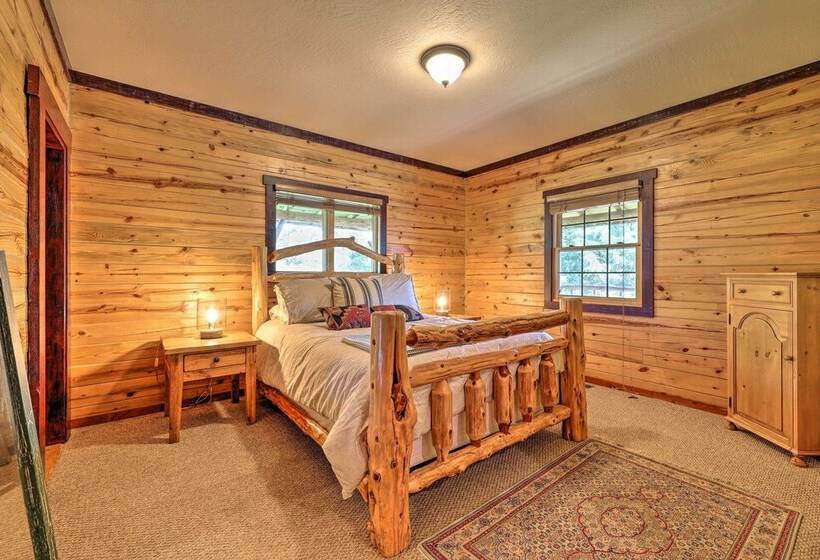 Eureka Springs Area Cabin W/ Deck + 7 Acres!