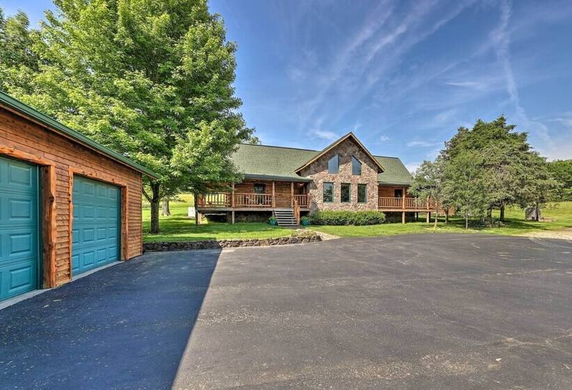 Eureka Springs Area Cabin W/ Deck + 7 Acres!