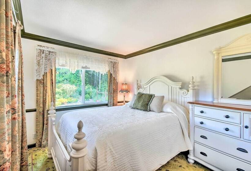 Chehalis Retreat W/ Scenic Views!