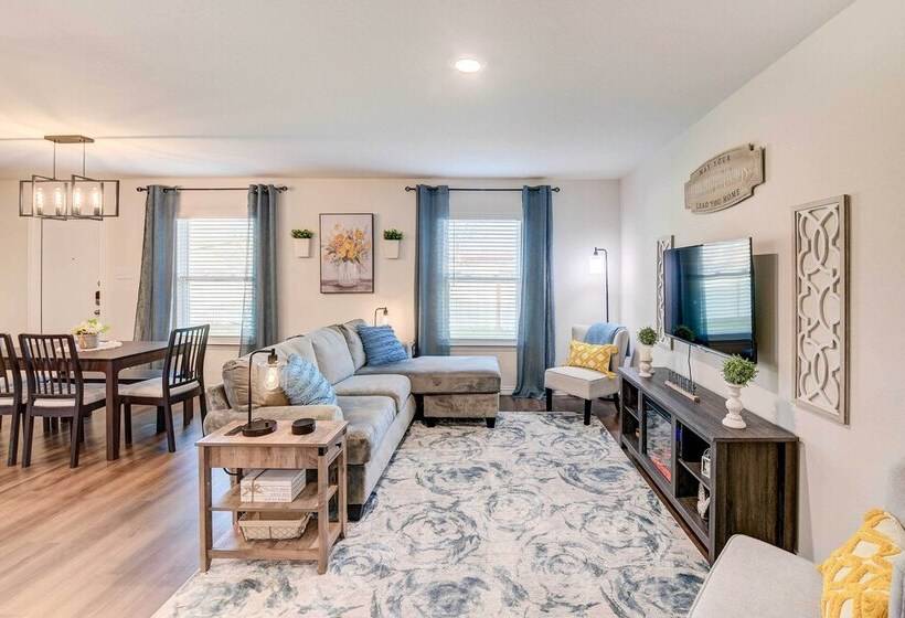 ~ 6 Mi To Waco: Newly Constructed Family Home