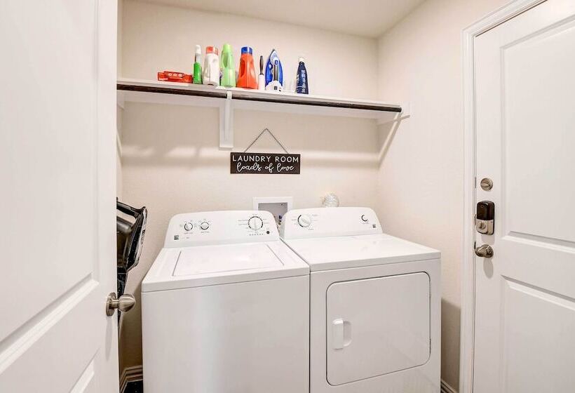 ~ 6 Mi To Waco: Newly Constructed Family Home