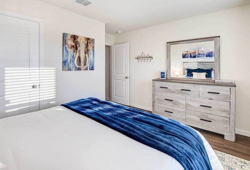 ~ 6 Mi To Waco: Newly Constructed Family Home