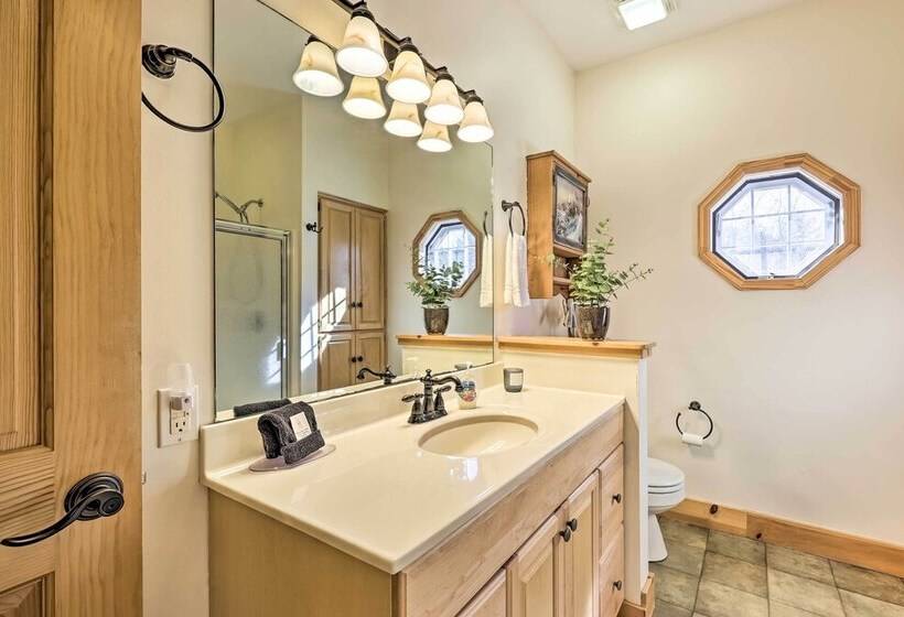 Family Friendly Cabin By Golf Course & Marina