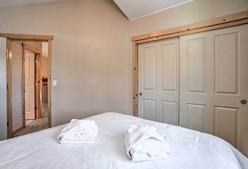 Family Friendly Oregon Vacation Home W/ Yard