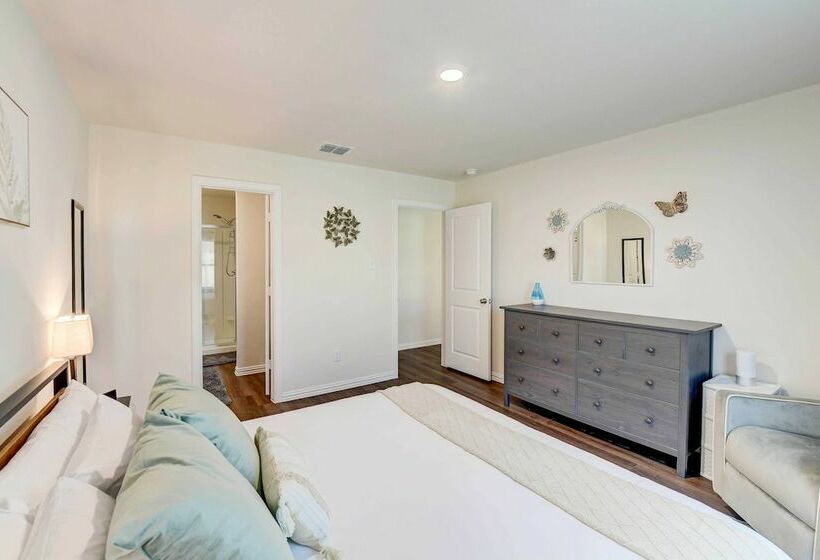 ~ 6 Mi To Waco: Newly Constructed Family Home