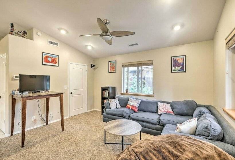 Forested Flagstaff Getaway: Garden, Gas Grill