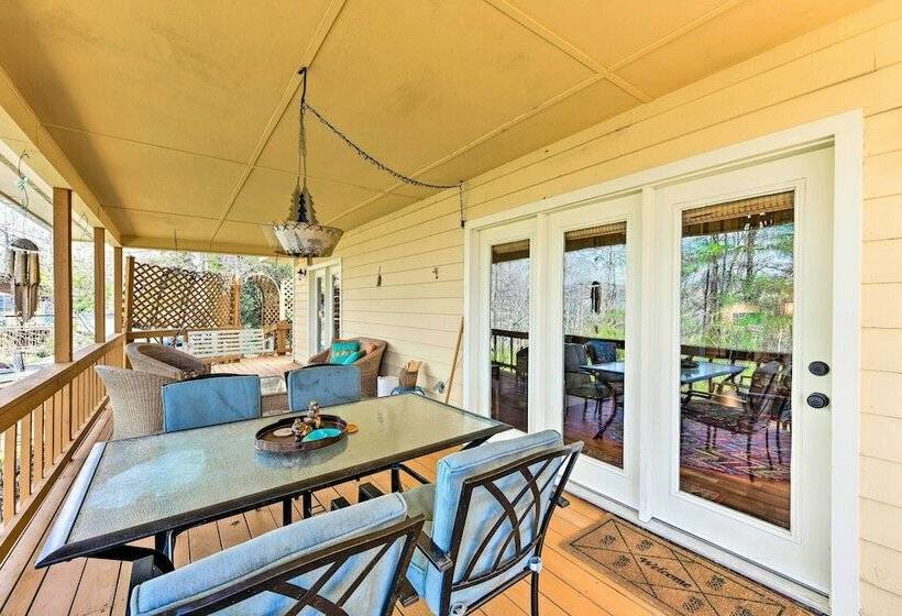 Franklin Cabin: Deck With Smoky Mountain Views!