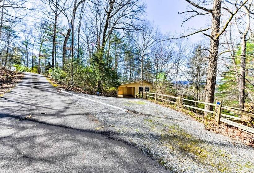 Franklin Cabin: Deck With Smoky Mountain Views!