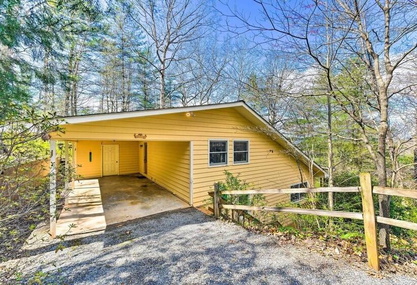Franklin Cabin: Deck With Smoky Mountain Views!