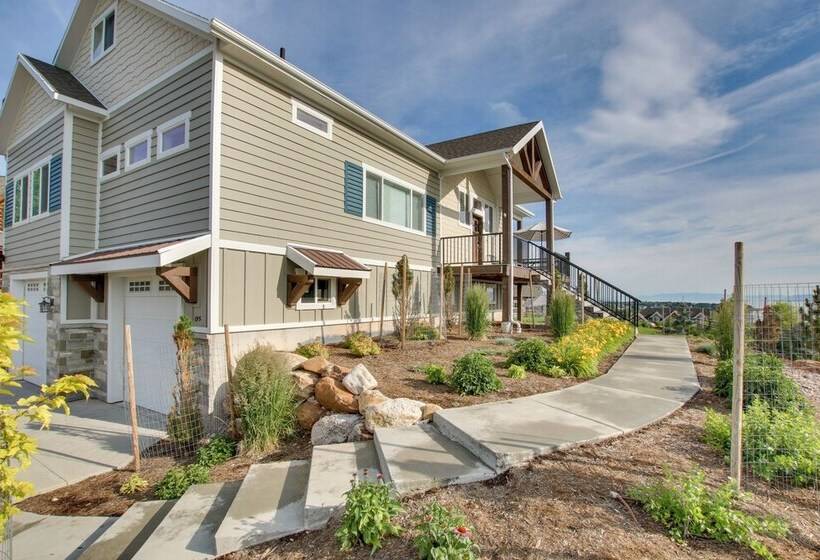 Garden City Gem: Private Hot Tub & Game Room!