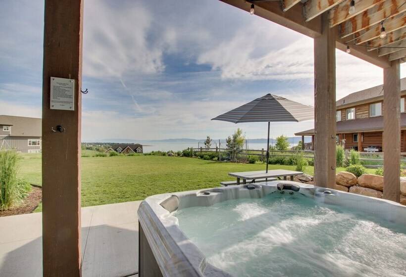 Garden City Gem: Private Hot Tub & Game Room!