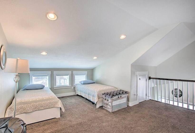 Garden City Gem: Private Hot Tub & Game Room!