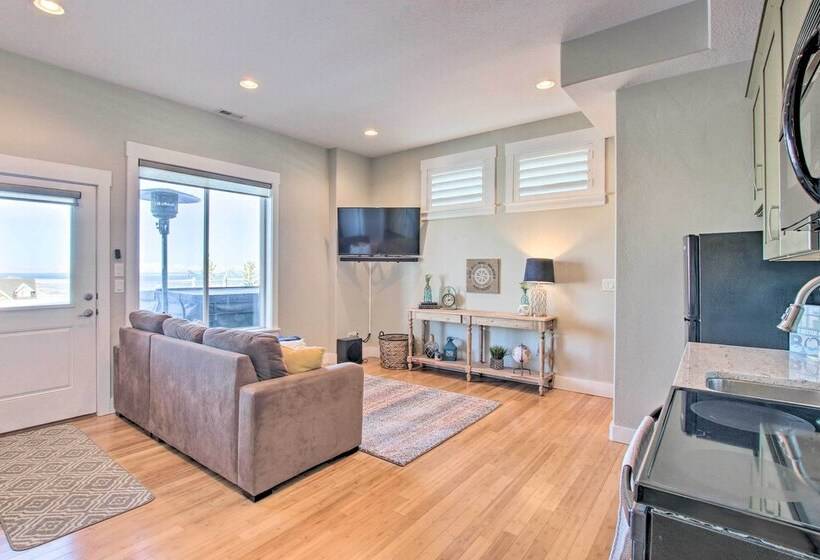 Garden City Gem: Private Hot Tub & Game Room!