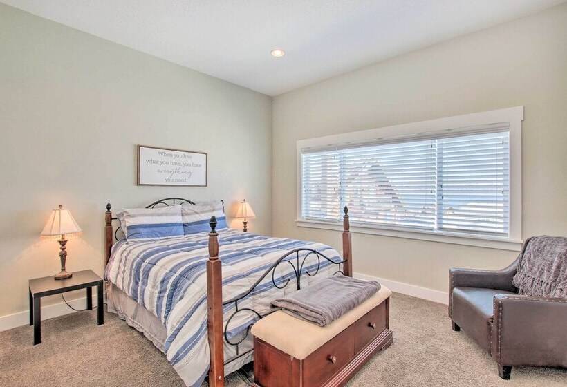 Garden City Gem: Private Hot Tub & Game Room!