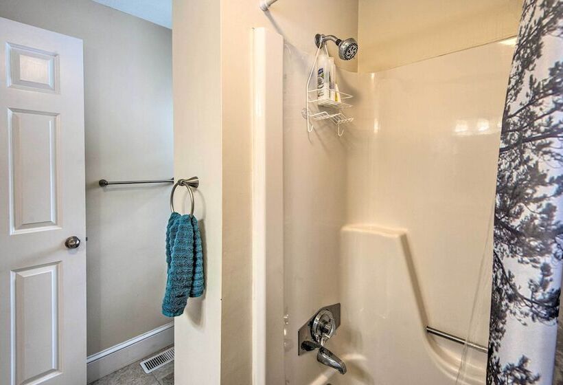 Gilford Home W/ Forest View, By Lake Winnepesaukee