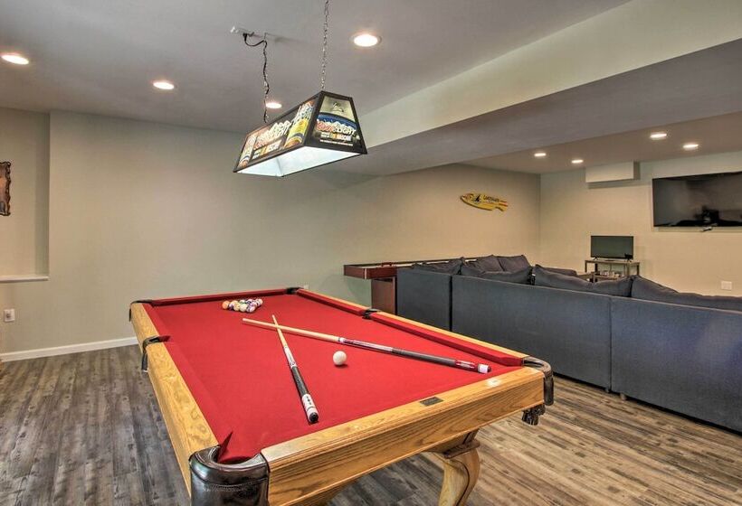 Covered Deck, Grill & Game Room: Gilford House!