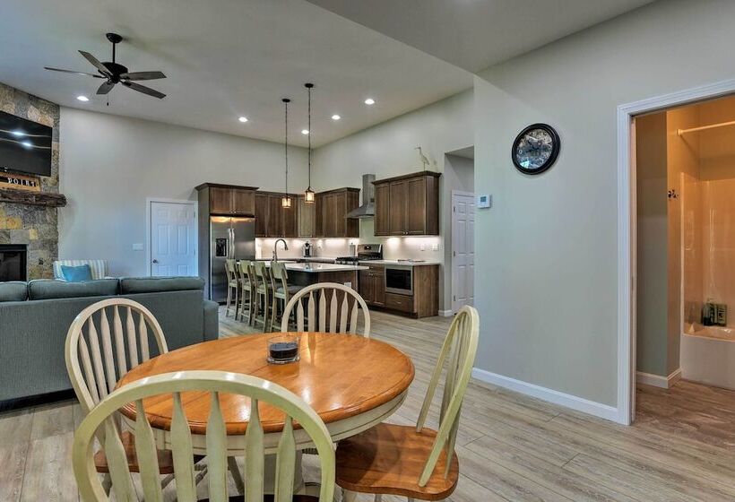 Covered Deck, Grill & Game Room: Gilford House!