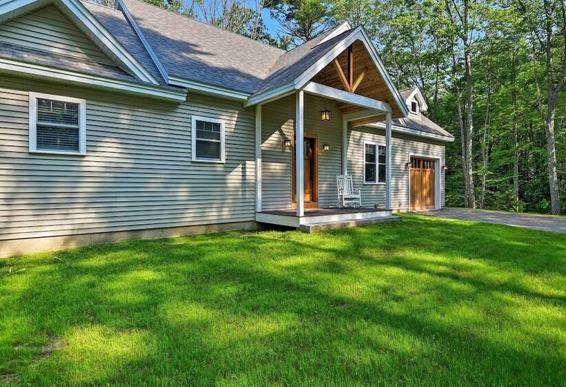 Covered Deck, Grill & Game Room: Gilford House!