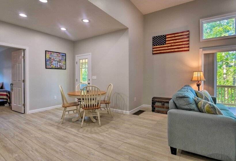 Covered Deck, Grill & Game Room: Gilford House!