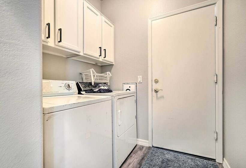 Glendale Home, 4 Mi To Peoria Sports Complex!