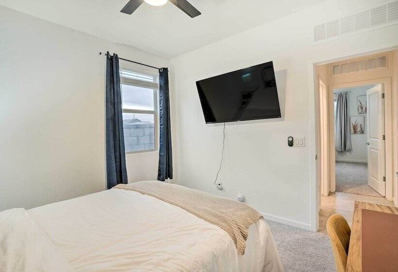 New Build Glendale Home W/ Hot Tub + Putting Green