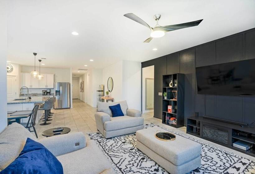 New Build Glendale Home W/ Hot Tub + Putting Green