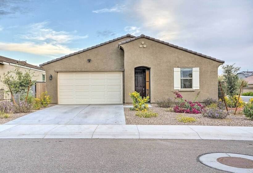 New Build Glendale Home W/ Hot Tub + Putting Green
